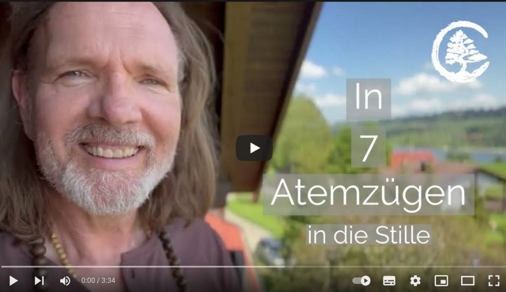 Hinnerk Polenski bei blauem Himmel im Allgäu;